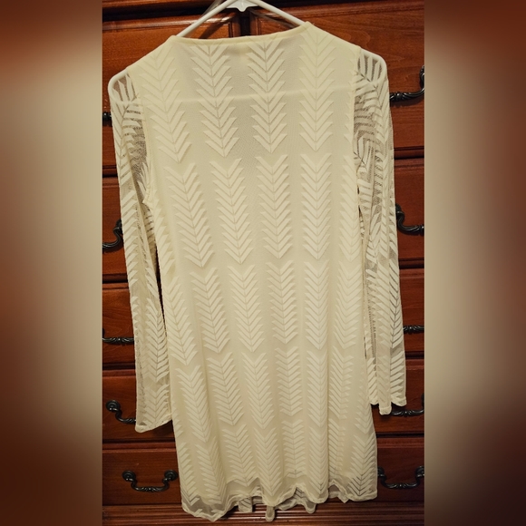 PinkBlush Dress Ivory bell sleeves Maternity/Postpartum size Small - Picture 3 of 8